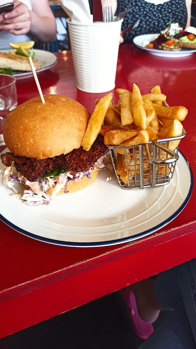 Ruby's Burger, Ruby Cafe