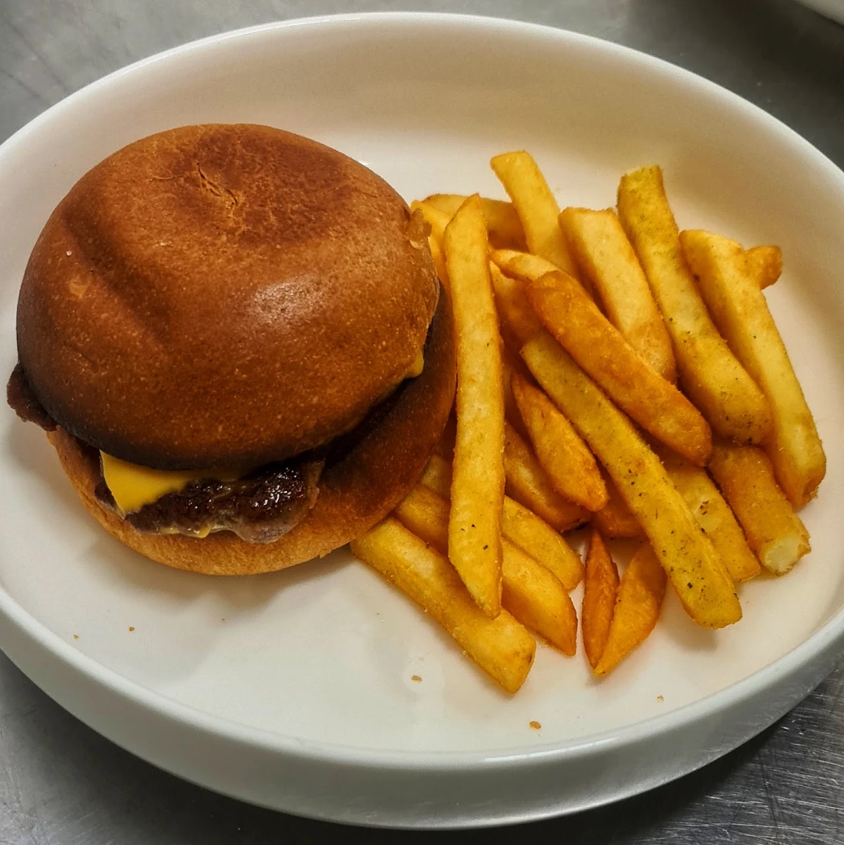 Cheeseburger & Chips, The Brewhouse
