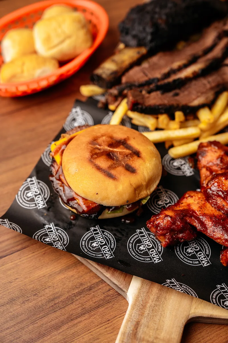 Highlights, MAD GRILLZ SMOKEHOUSE GLENMORE PARK