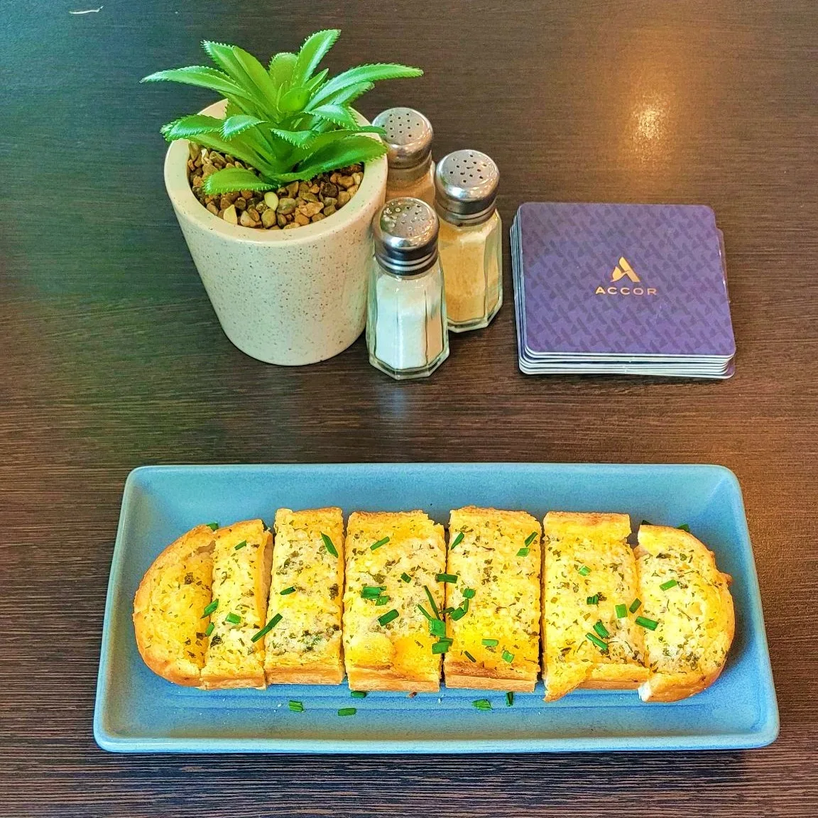 Garlic Bread, Hummingbirds Restaurant and Bar
