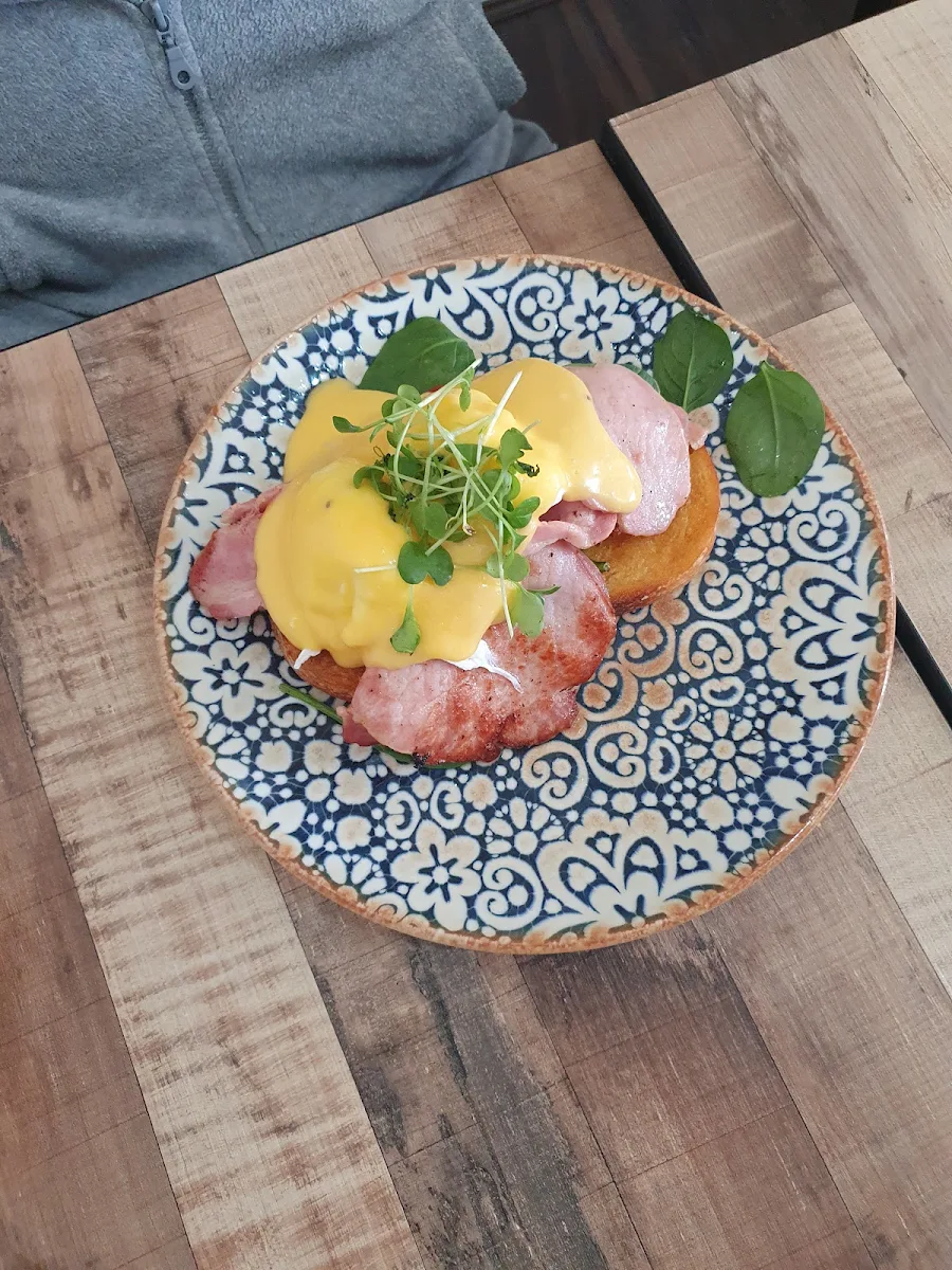 Eggs Benedict Bacon Style Bacon Spinach Poached Eggs with House Made Hollandaise on White Sour Dough