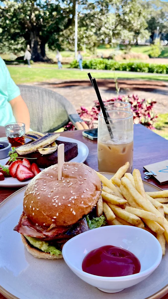 Chicken Burger, Gardener’s Lodge Cafe