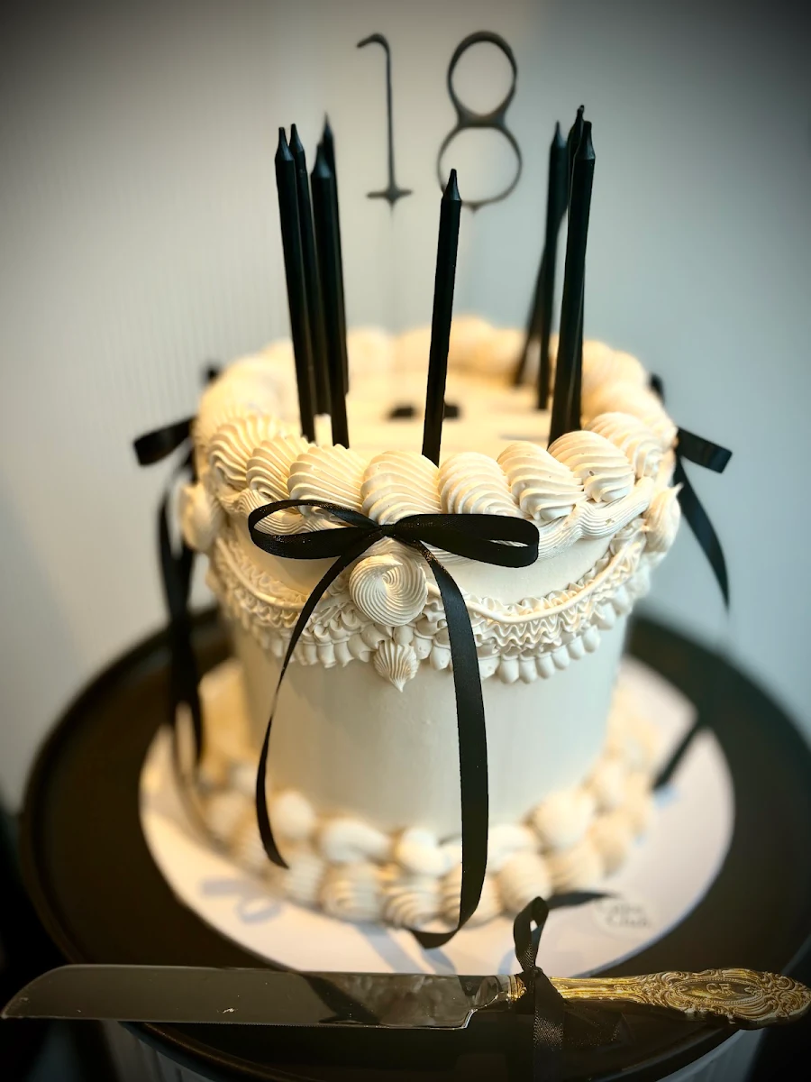 Highlights, The Cake Club.