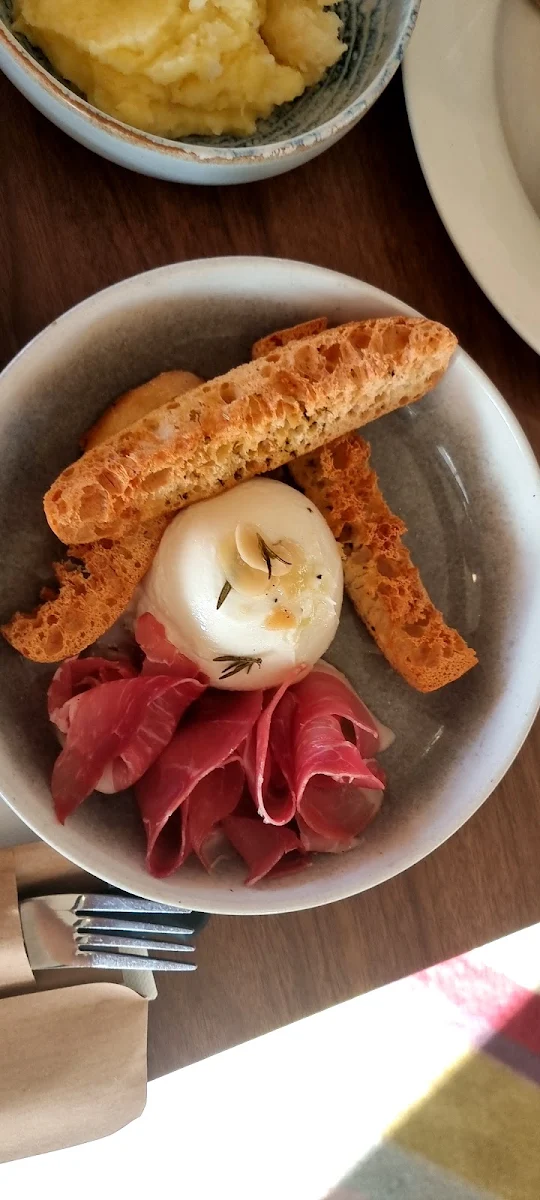 Burrata Salad