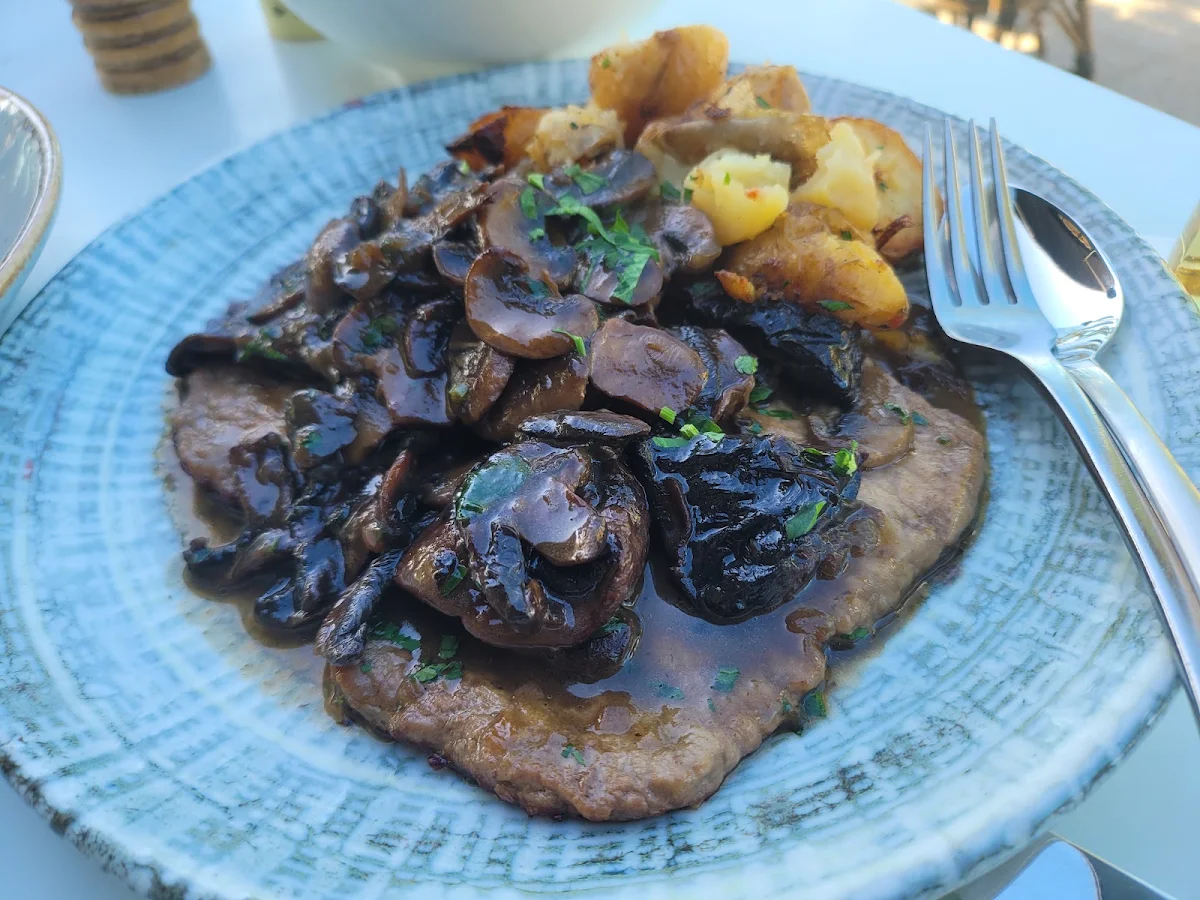 Veal, Stella Blu Dee Why