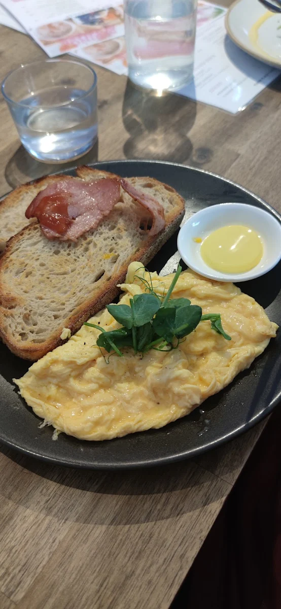 Eggs on Toast, Cream & Co