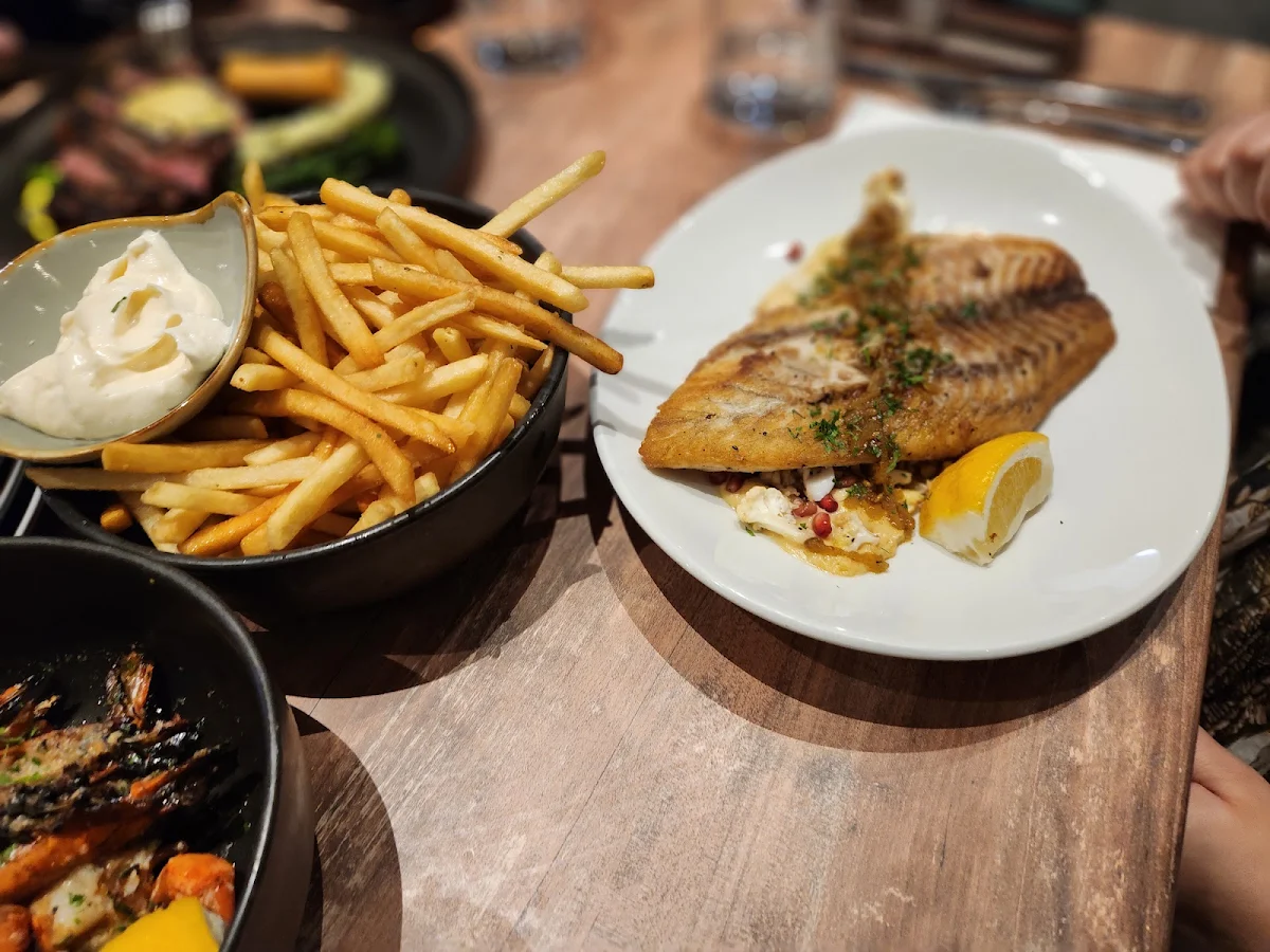 Highlights, Elements Bar & Dining