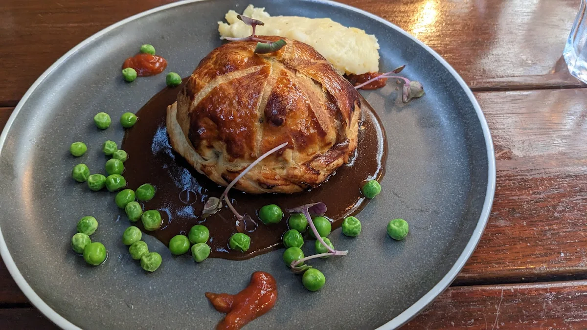 Mushroom Parcel, British Hotel