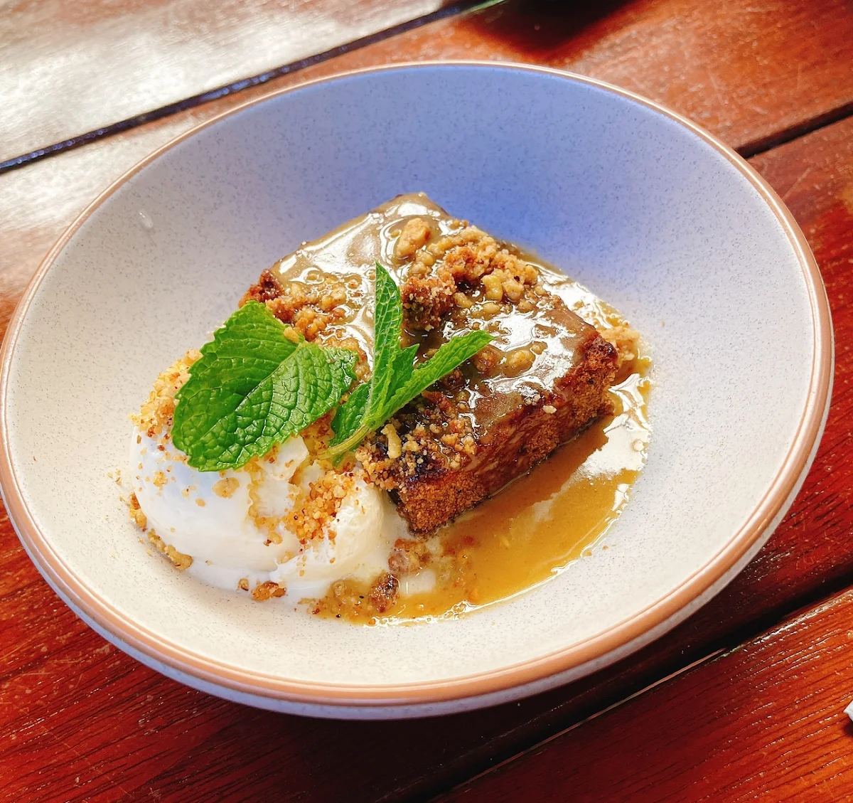 Sticky Date Pudding, British Hotel
