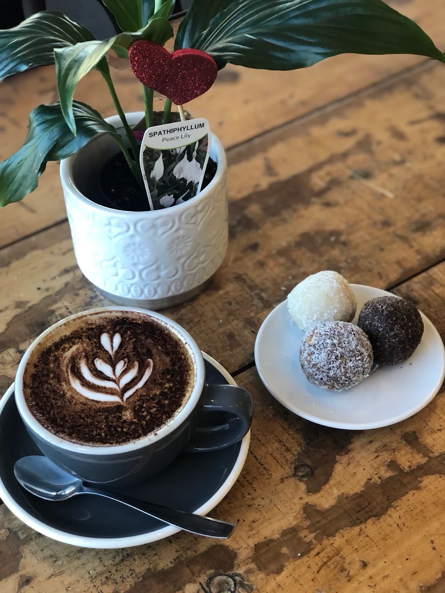 Highlights, Bentley's Cafe