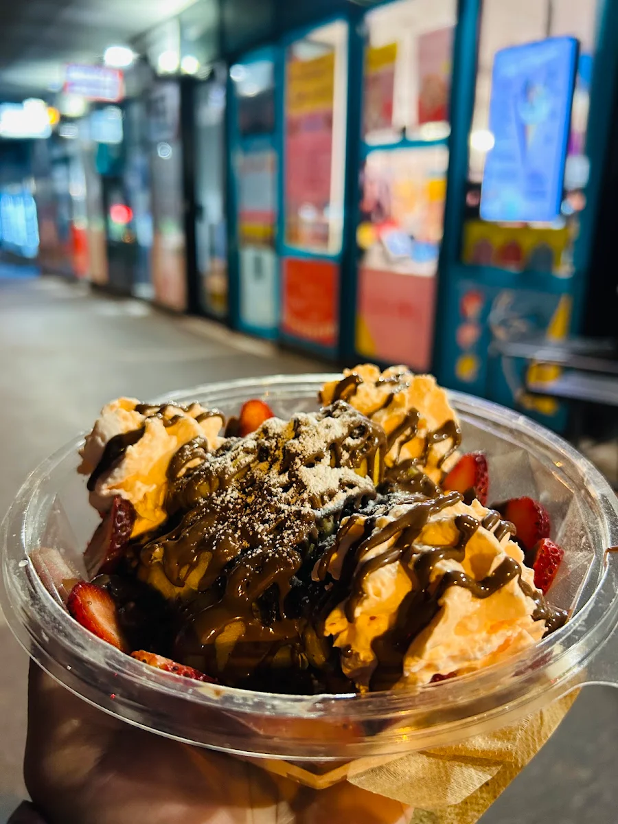 Crape Bowl, Carnival Crepes, Shakes and Caffeine