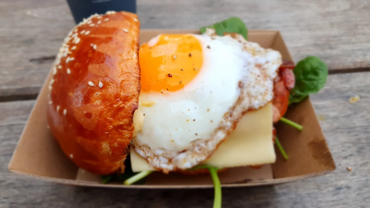 Bacon & Egg Burger, Little Shack