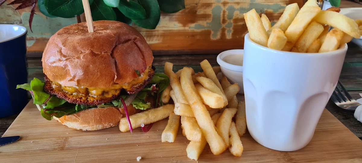 Bathurst Burger, Venue Café & Bar
