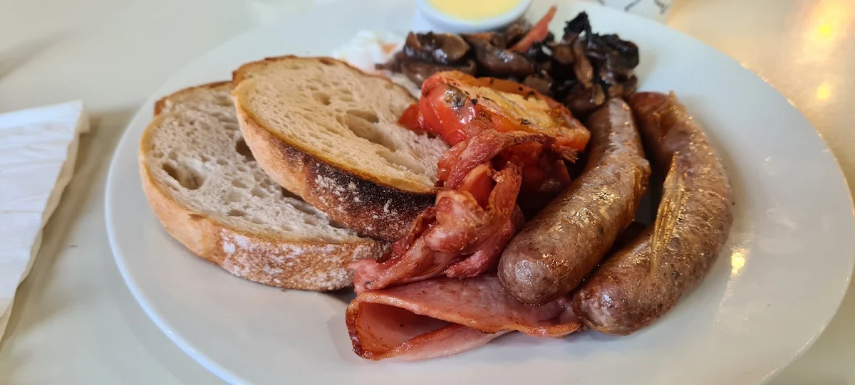 Big Breakfast, Venue Café & Bar