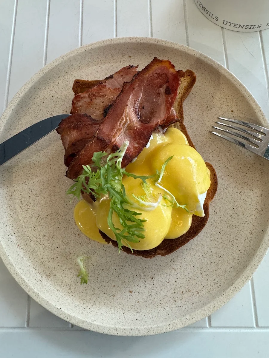 Bacon Eggs Benedict
