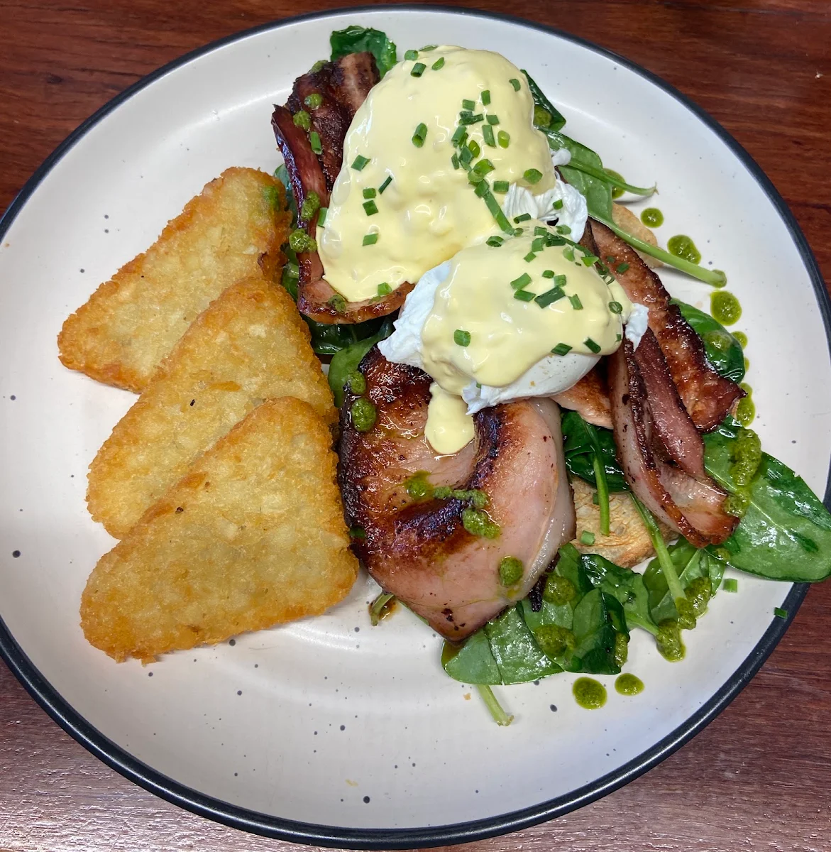 Eggs Benedict w Hash Browns