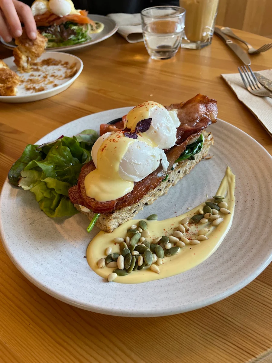 Bacon Eggs Benedict