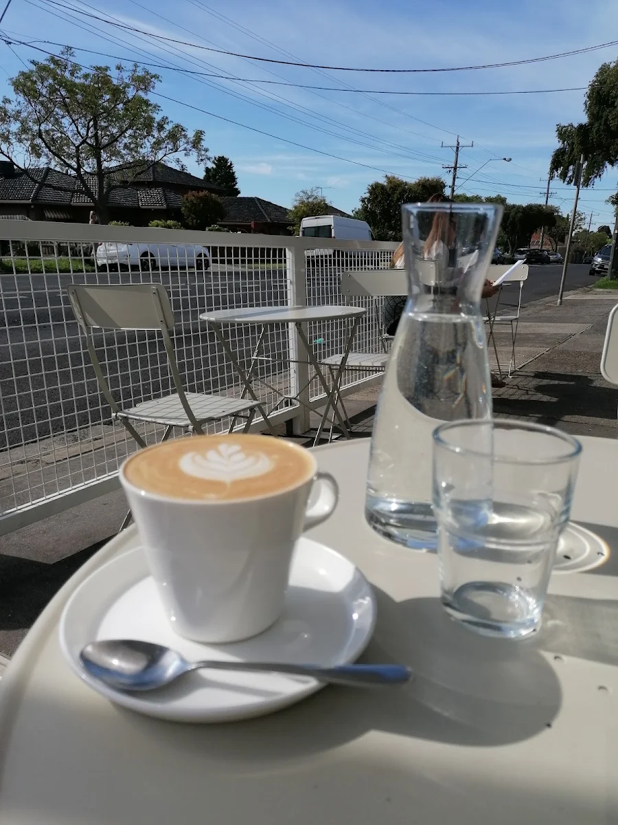 Flat White, Carson