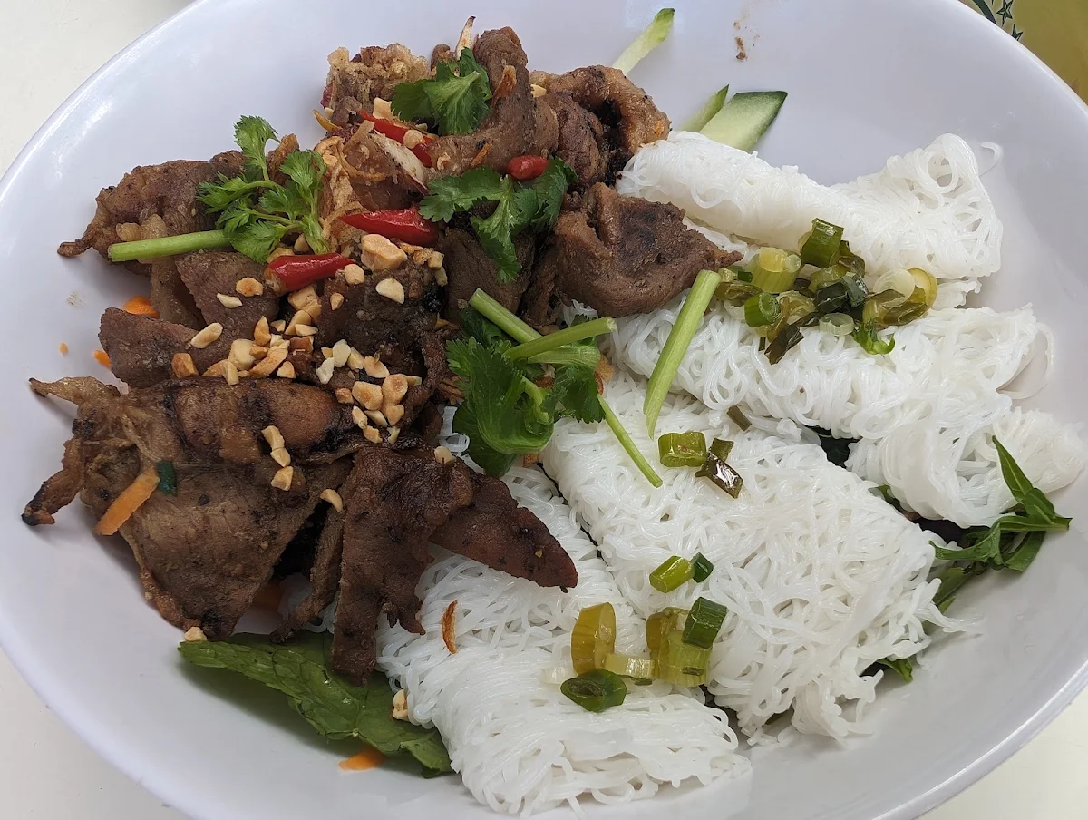 Vermicelli Noodle Bowl w Charcoal Pork