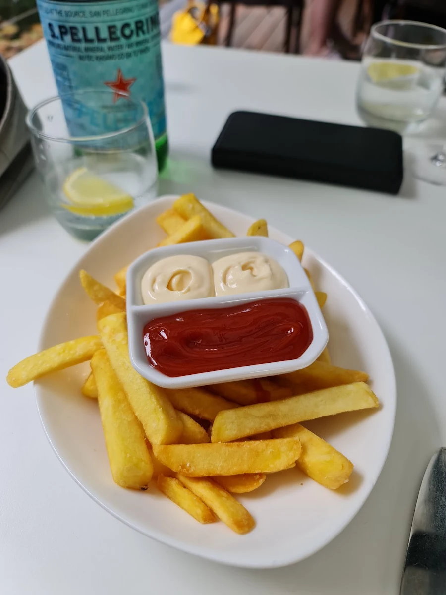 Chips with Tomato Sauce & Aioli
