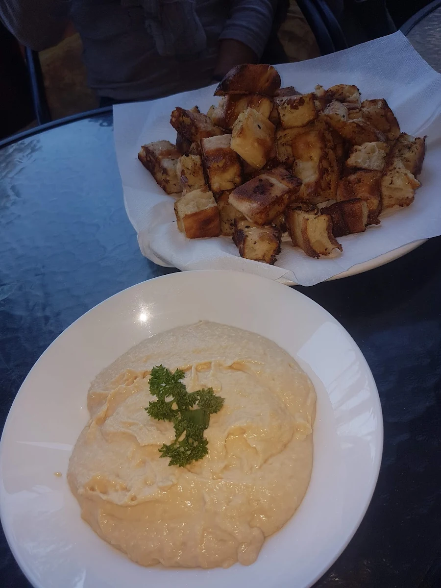 Garlic Turkish Bread with Hummus