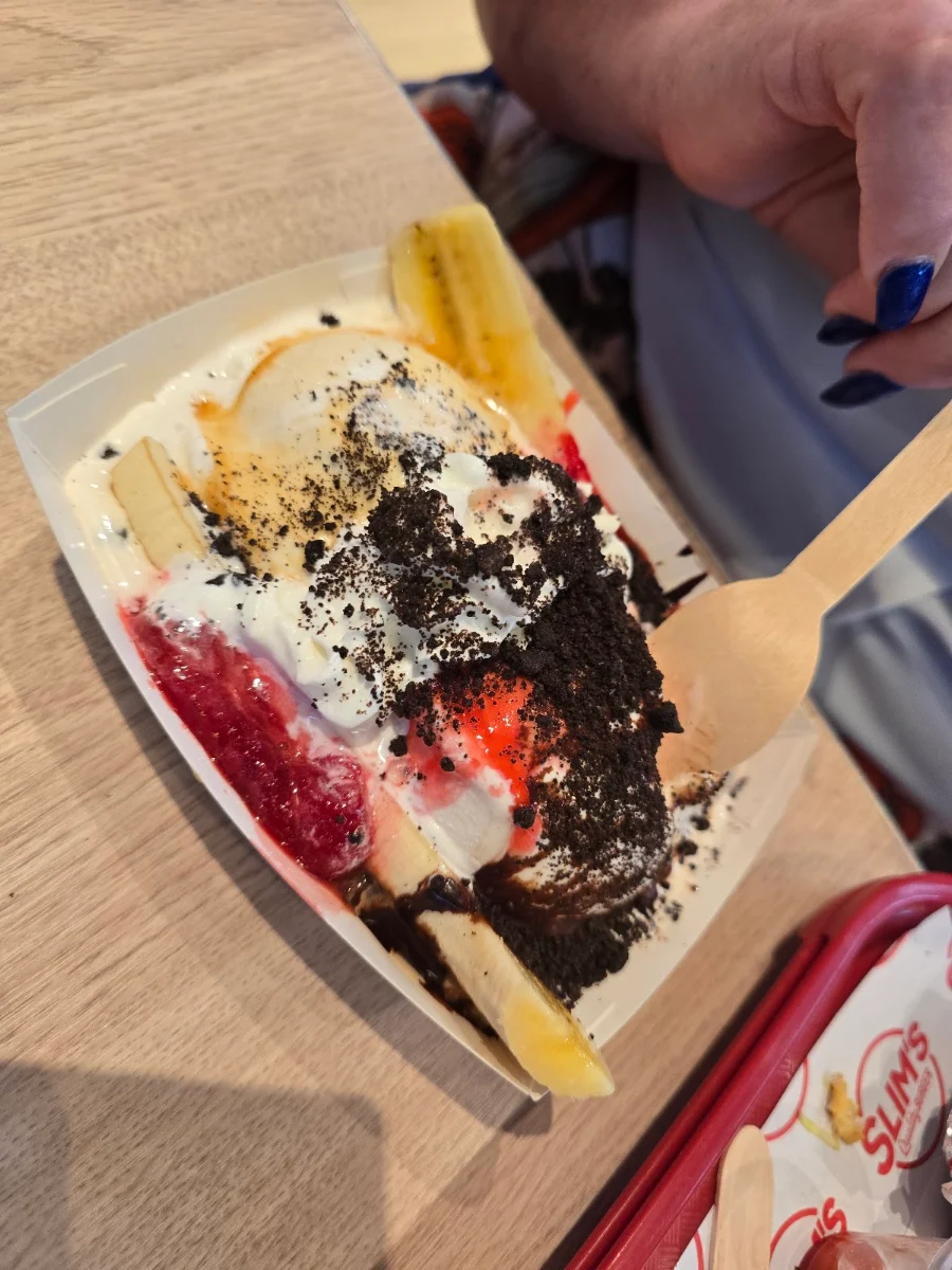Banana Split, Slim's Quality Burger