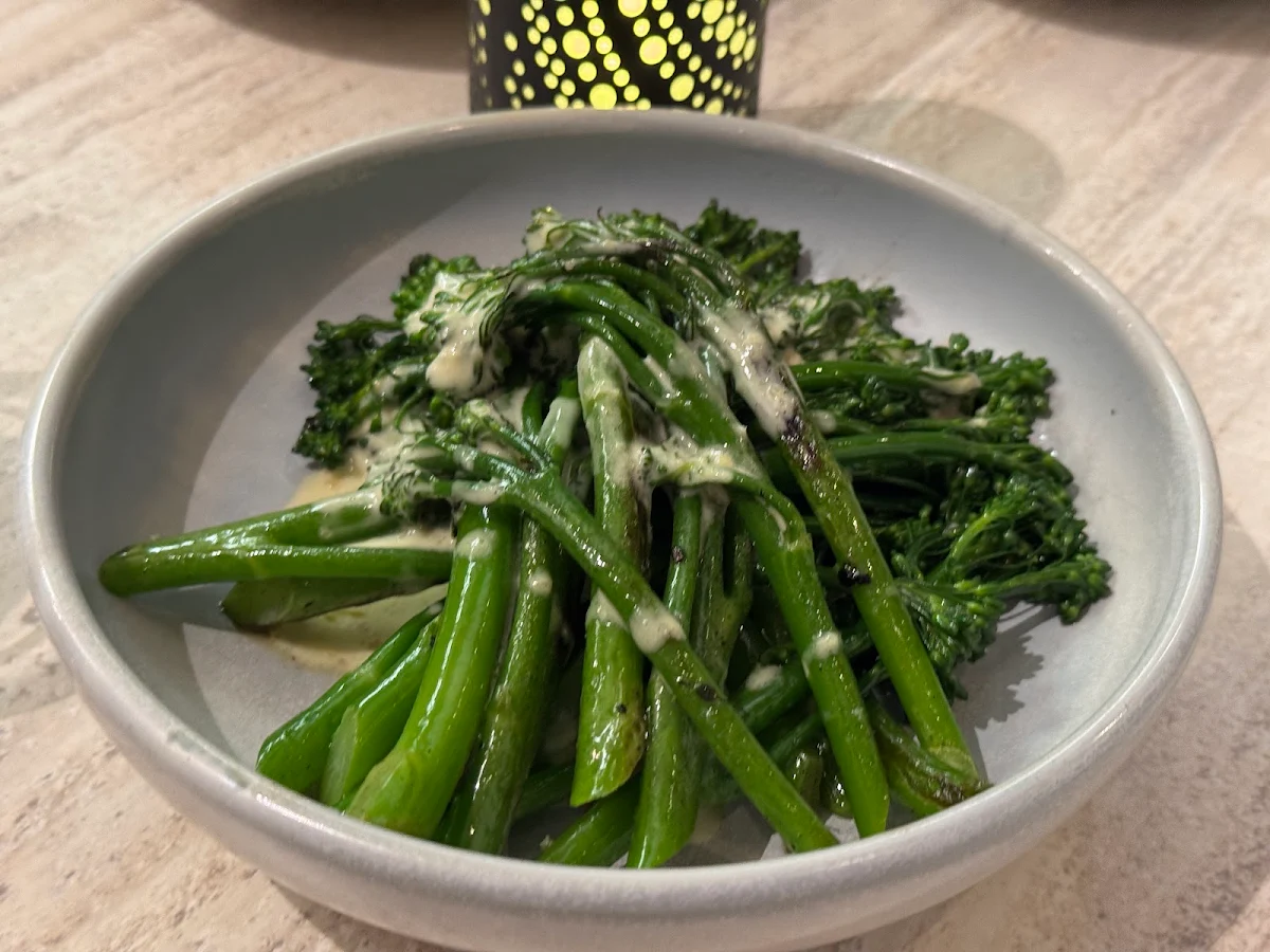 Broccolini, Amici