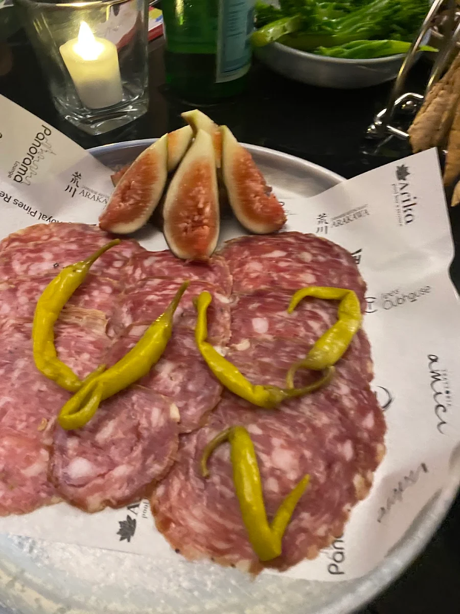 Salami, Amici