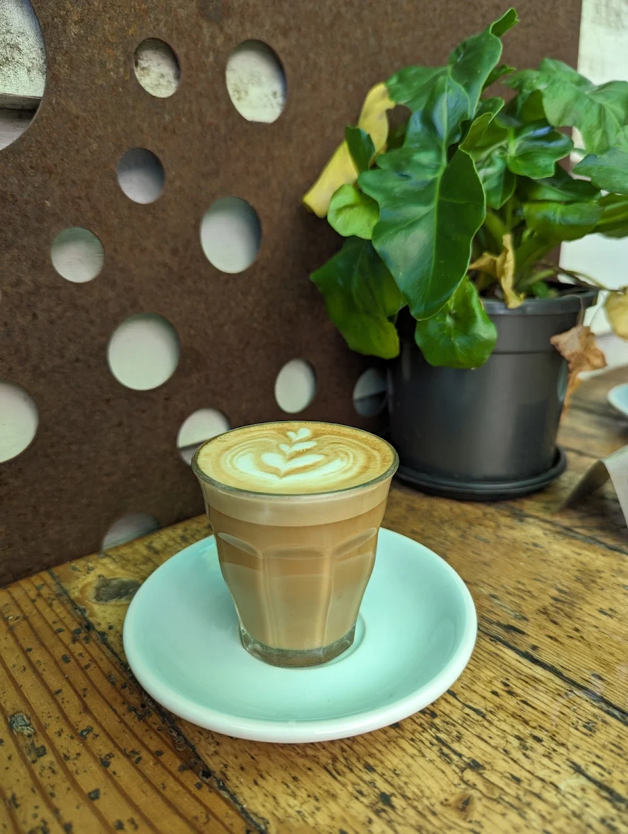 Flat White, Faraday's Cage