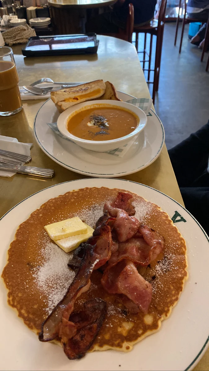 Bacon Pancakes, Valentinas Sydney