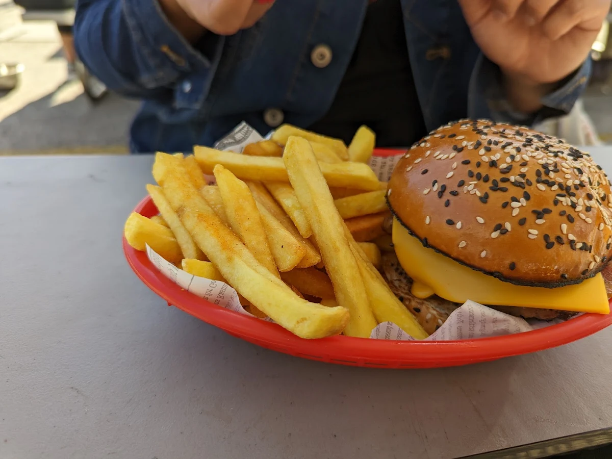 Burger, Dad & Dave's Brewing