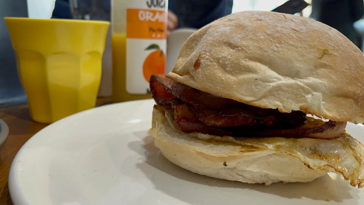 Bacon & Egg Roll