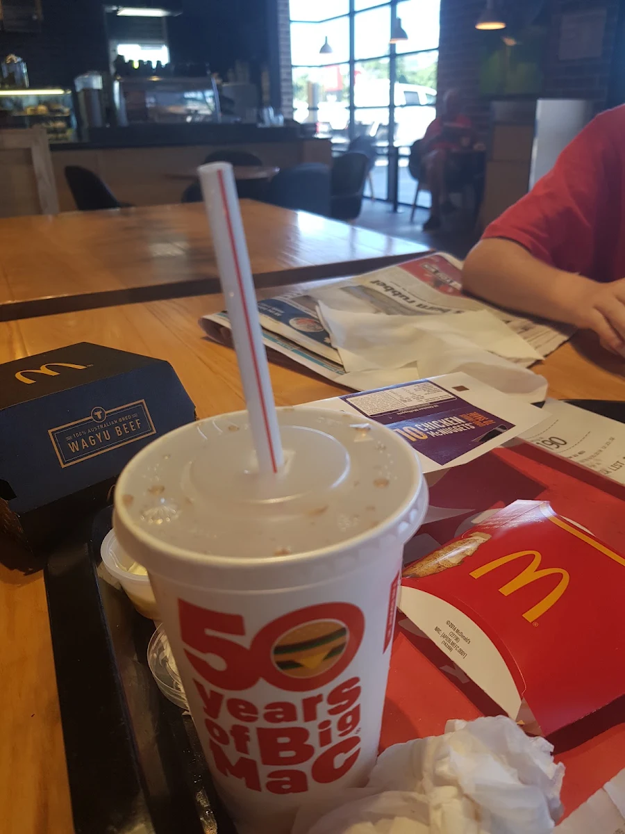 Medium Coke, McDonald's Urangan