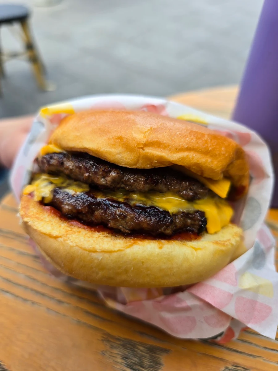 Double Cheeseburger, Flipp Burgers | Auburn