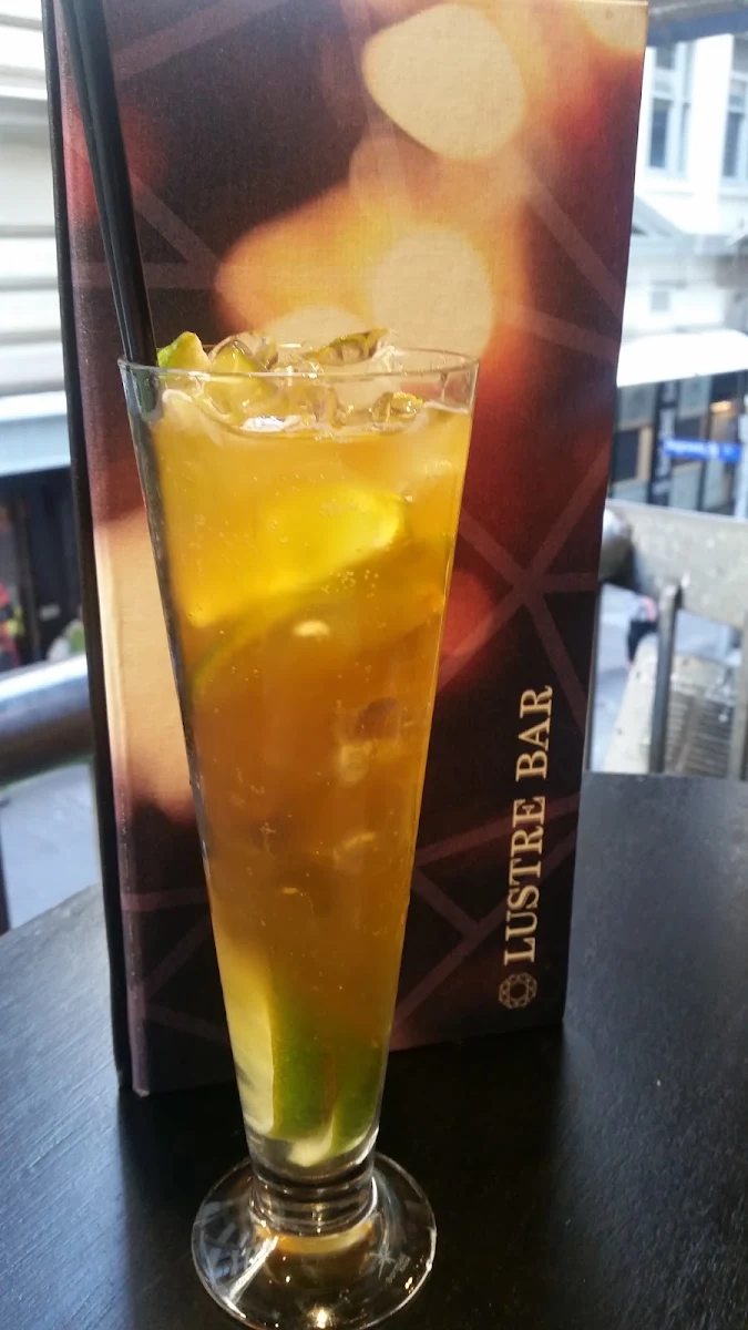 Bear, Lustre Bar