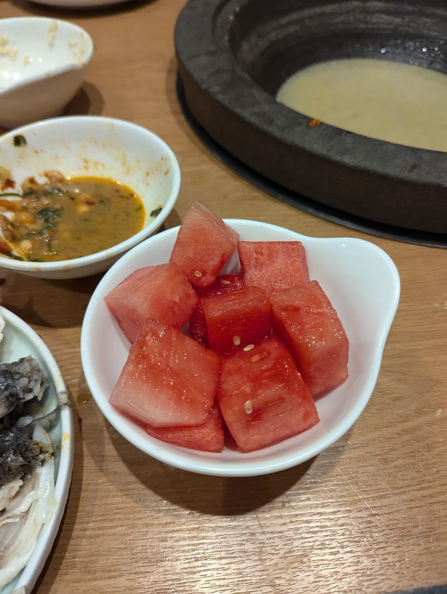 Watermelon, 一鸣蒸汽石锅鱼 Yiming Steamed Stonepot Fish