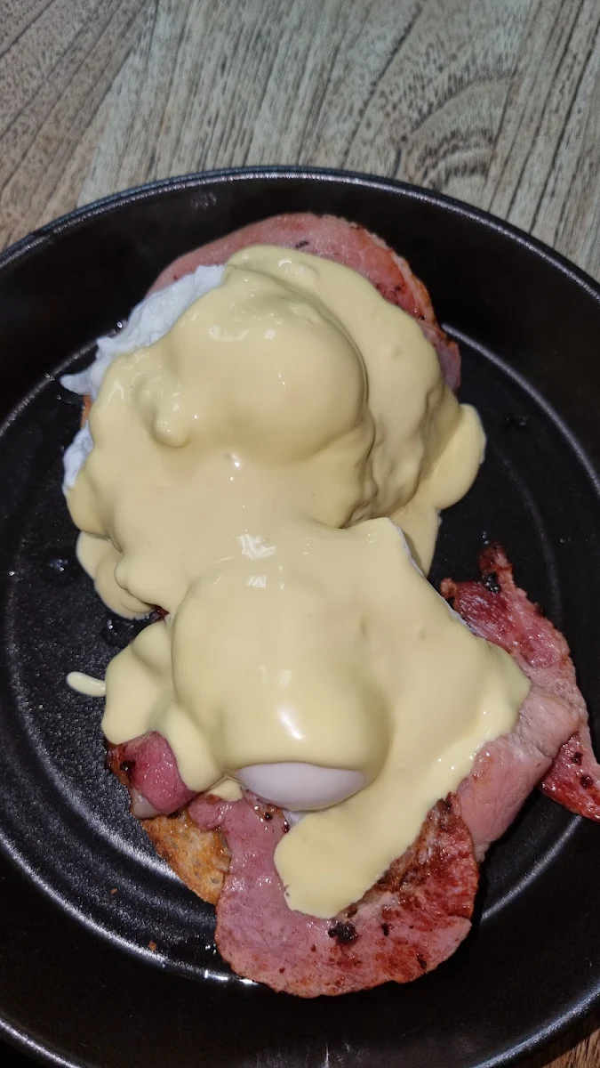 Eggs Benedict, Luogo