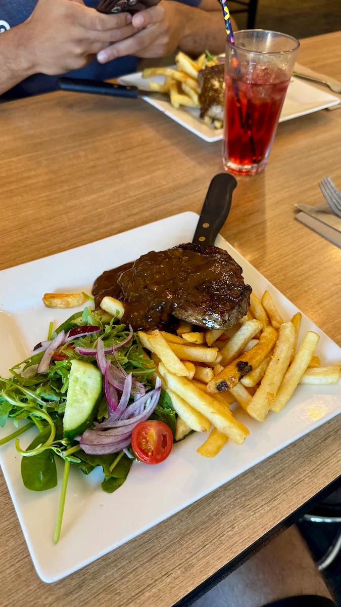 Highlights, The Heights Bar & Bistro