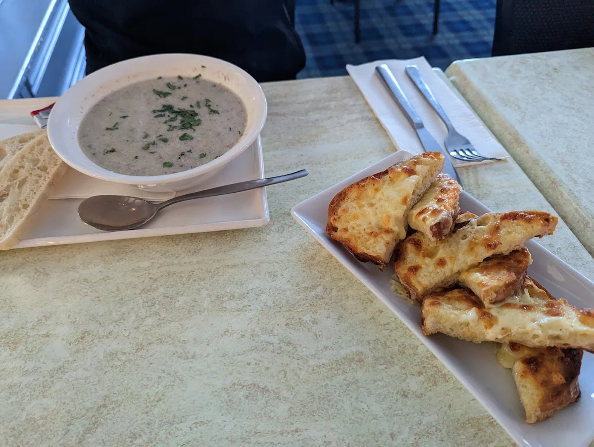 Highlights, The Heights Bar & Bistro