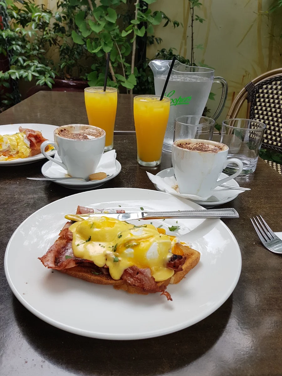 Eggs Benedict, beach162 Restaurant, Cafe, Bar