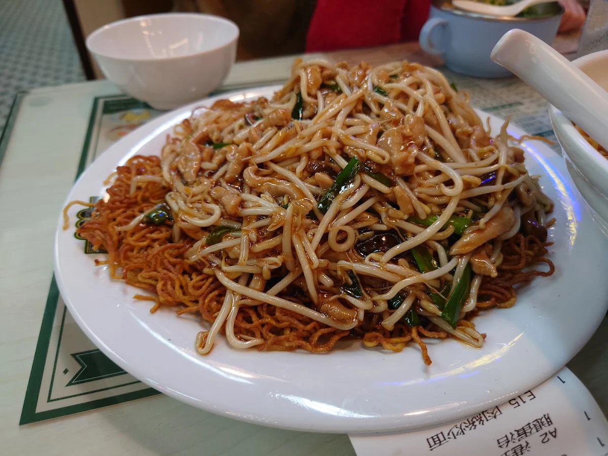 Stir-Fried Shredded Pork with Fried Noodles