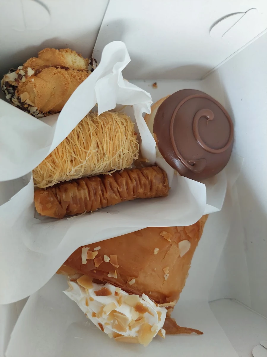 Highlights, Axilleon Cafe Cake Shop