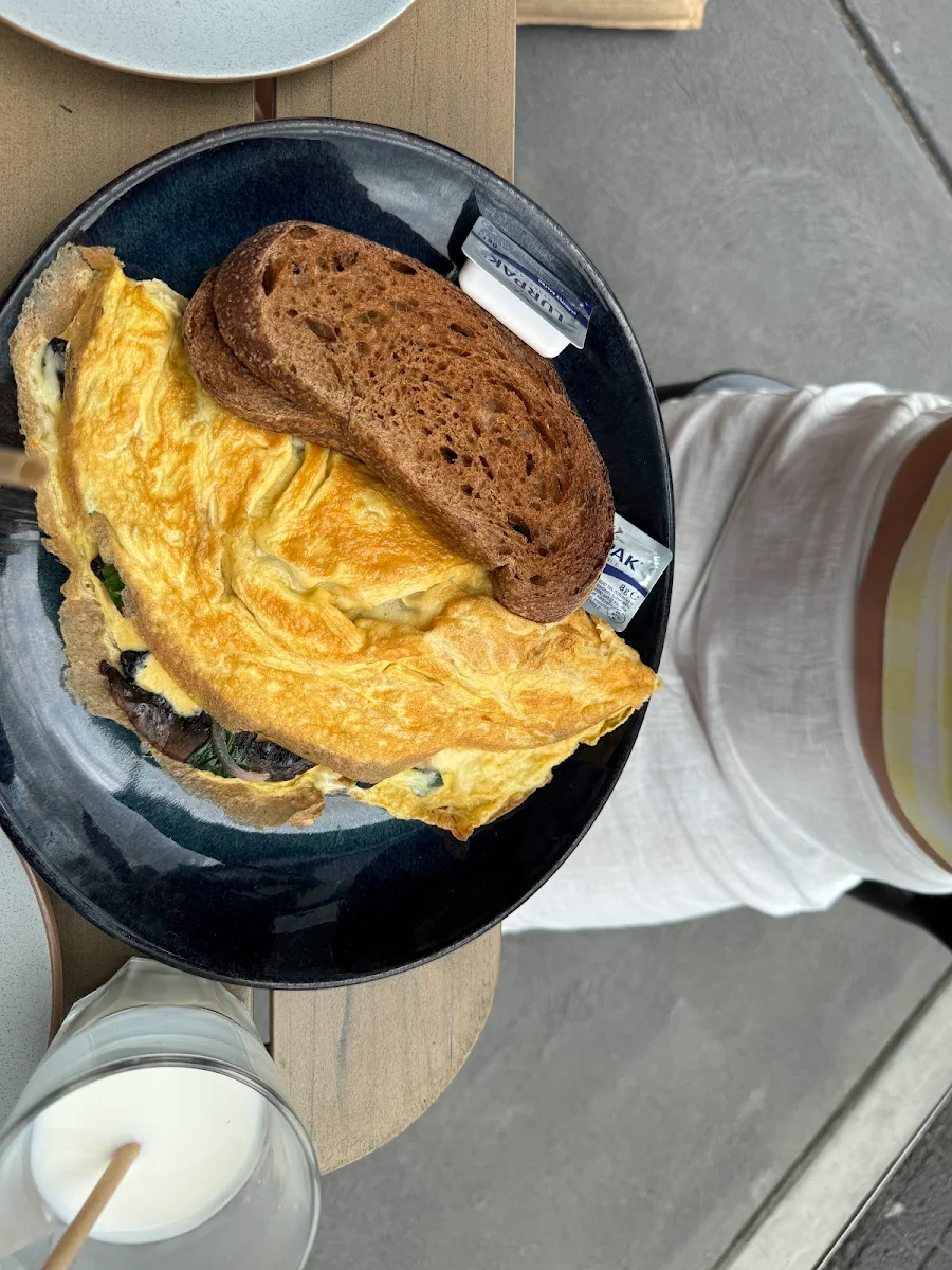 Omlet, La Cantina Mascot