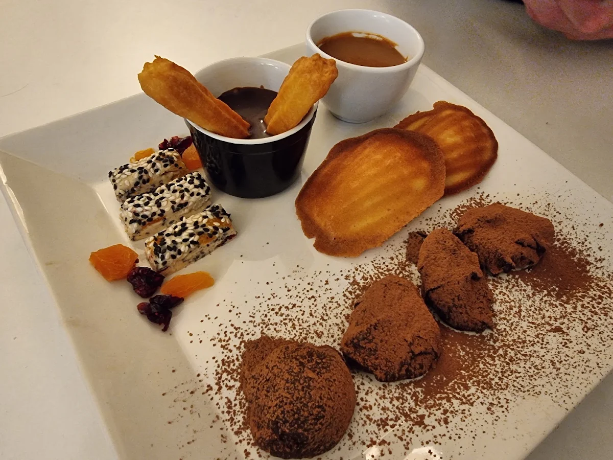 Highlights, Food 4 Thought Restaurant