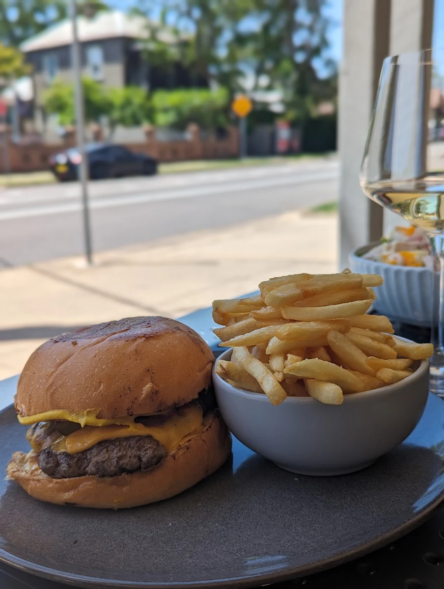 Cheeseburger, Vixen Lorn