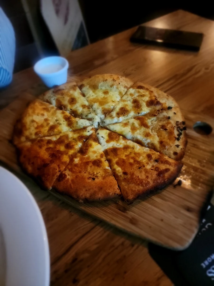 Garlic Bread, Retreat Hotel