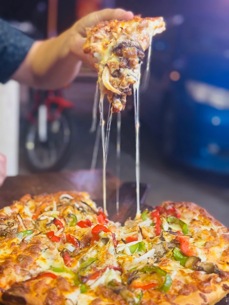 Highlights, Ali's Pizzeria