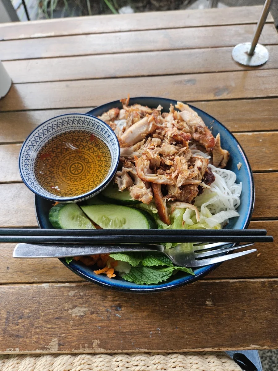 Grill Chicken Vermicelli Salad Bowl