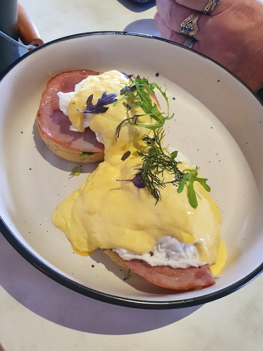 Eggs Benedict with Ham