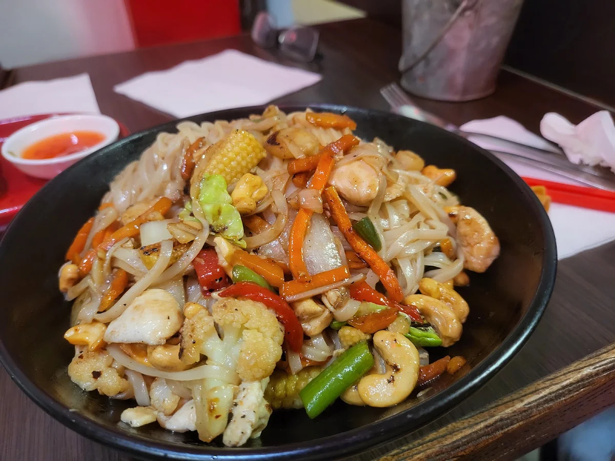 Stir Fried Noodles Cashew